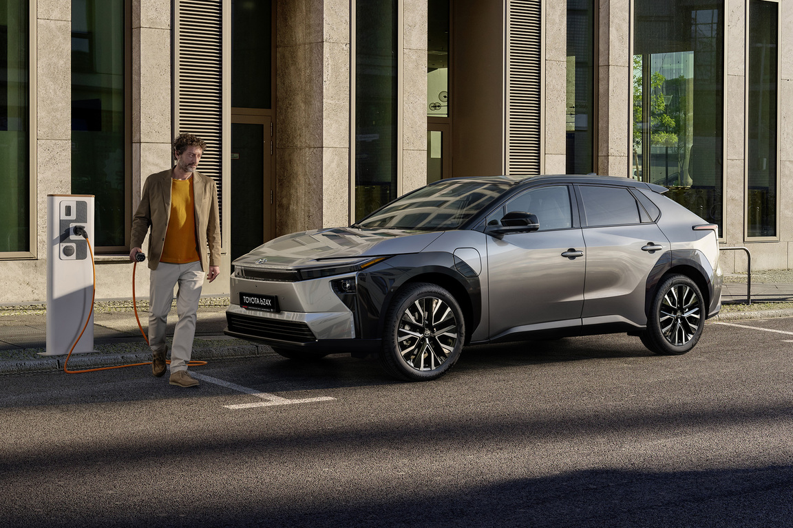 JAUNAIS PILNĪBĀ ELEKTRISKAIS TOYOTA BZ4X