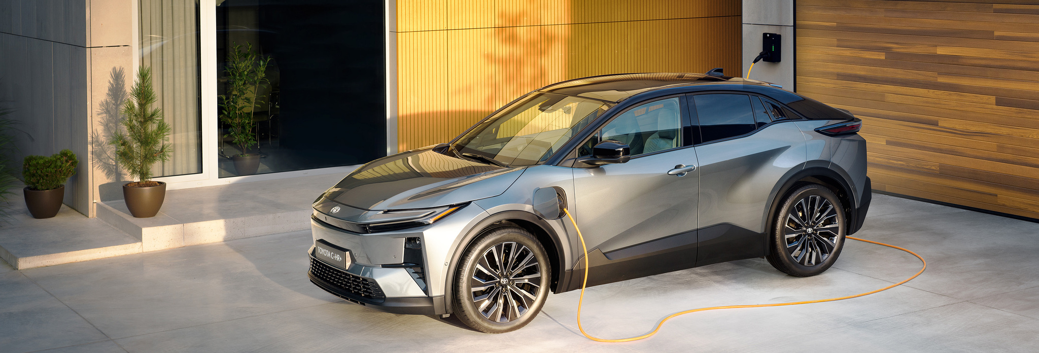 JAUNAIS, PILNĪBĀ ELEKTRISKAIS TOYOTA C-HR+