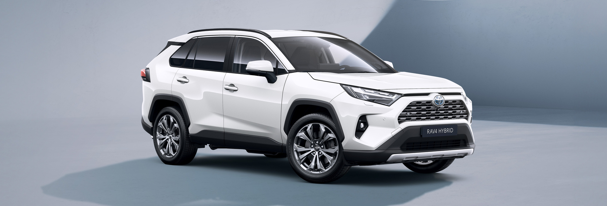 RAV4 HYBRID LUXURY LIMITED MODELIS PAR ĪPAŠU CENU!
